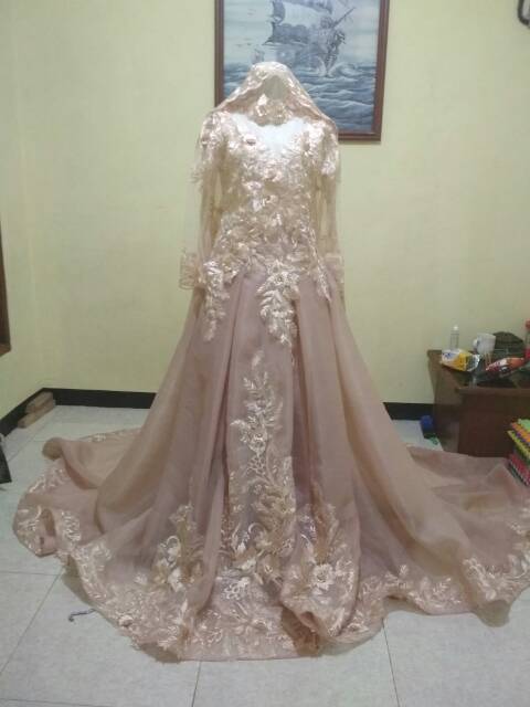 Gaun pengantin ekor organza