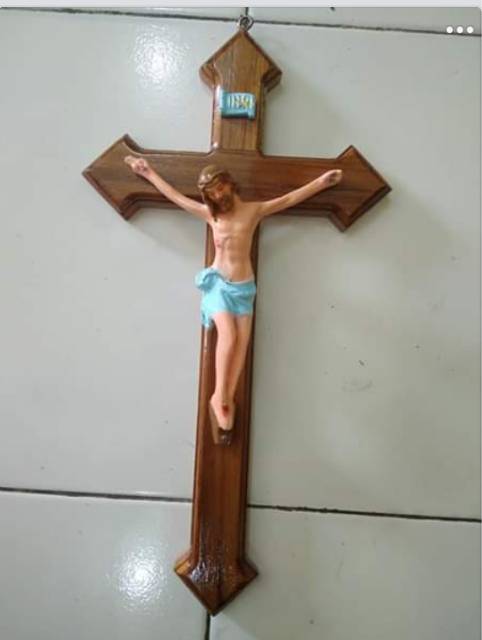 PAJANGAN SALIB YESUS INRI TINGGI 40 CM BAHAN KAYU DAN FIBERGLASS - DEKORASI SOUVENIR MURAH