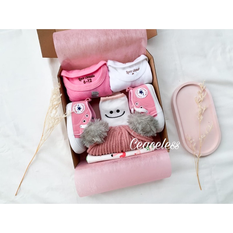 Hampers New Born Baby Hampers Bayi Kado Lahiran Kado Bayi Baju Bayi Sepatu Bayi Gift Box Baby-CasualPompom Pink J