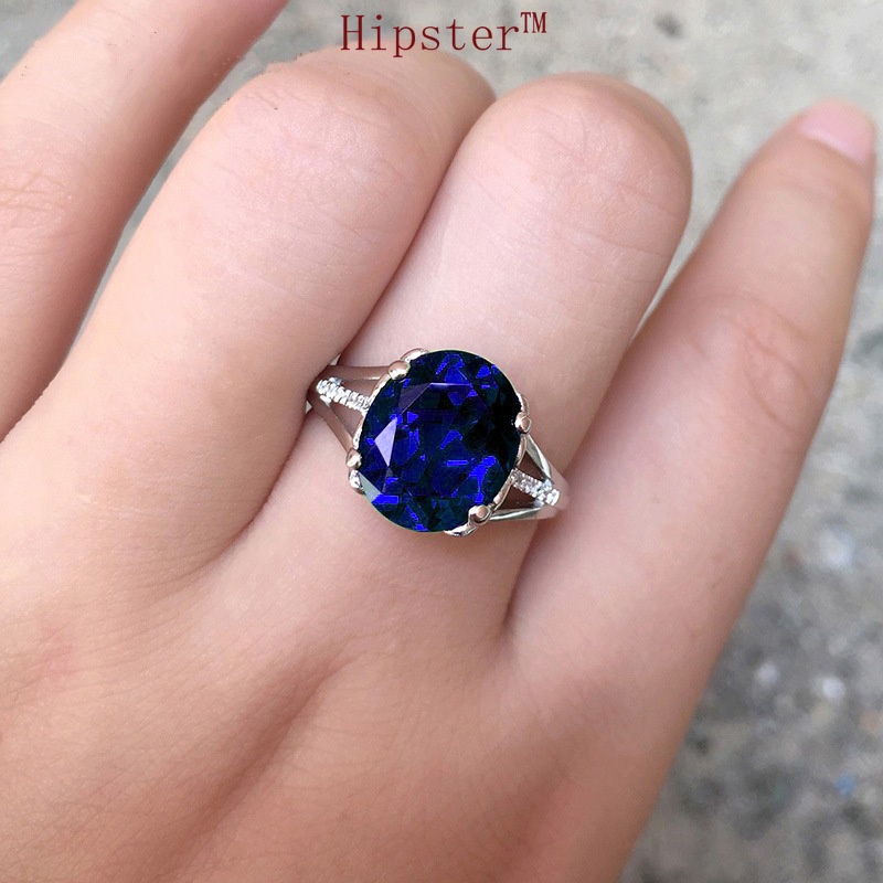 New Hot Sale Classic Fashion Inlaid Emerald Colored Gems White Gold Ring