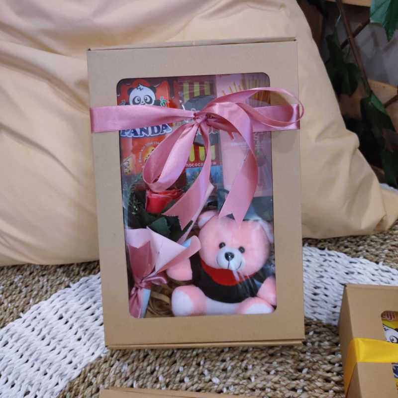 Gift Box  Wisuda Snack Boneka dan Buket Bunga