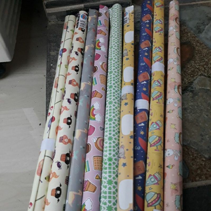 

Kertas Kado Aneka Warna