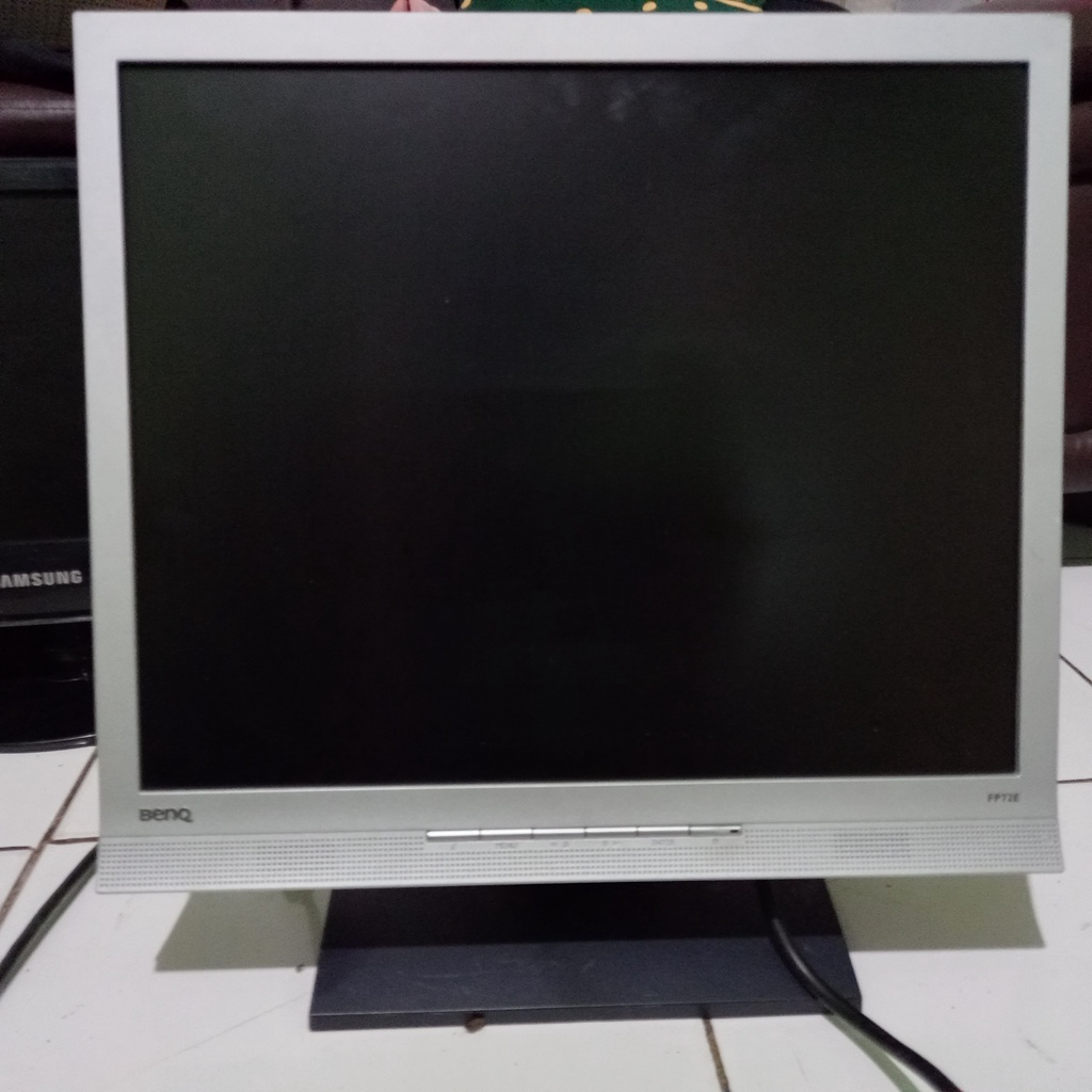 LED LCD Monitor PC Komputer Dekstop CCTV 15 inch kotak merek camur Normal no minus Garansi Free Kabel Power