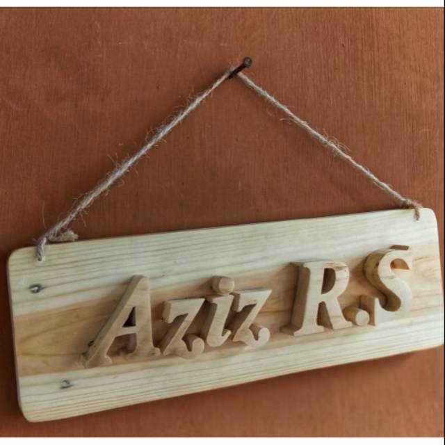 

Papan nama kayu