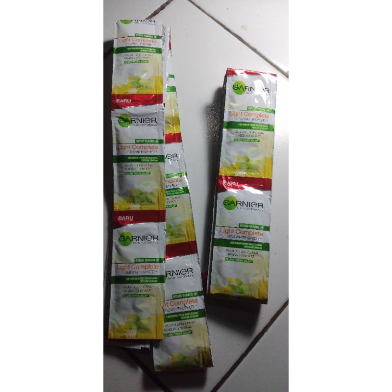 garnier skin naturals sachet ,light complete White speed KRIM SIANG 12×7ml