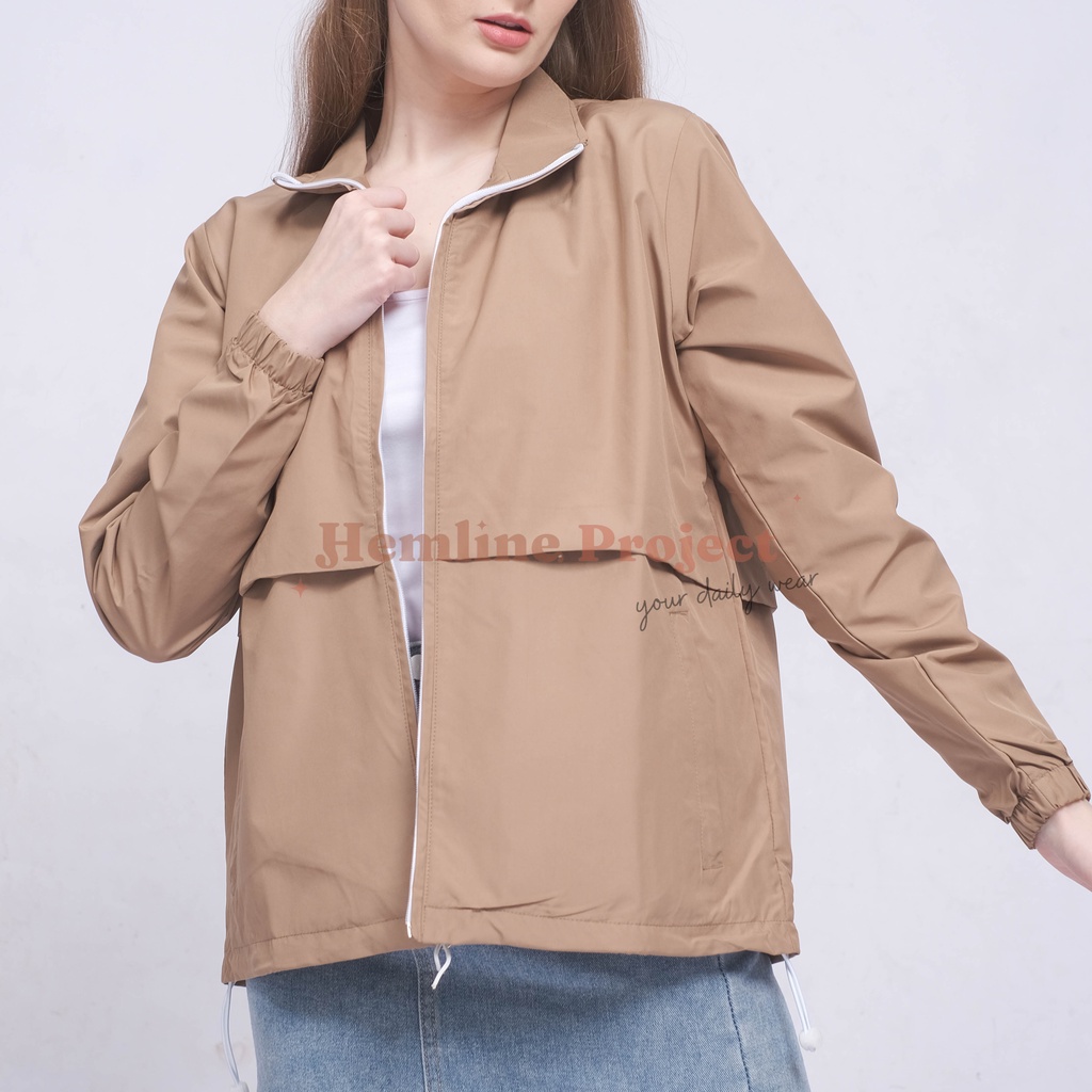 Elya Jaket Coach Wanita - Saga