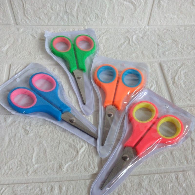 

gunting kertas kecil ecer