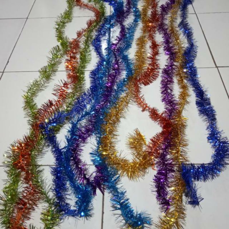

Slinger Rumbai Dekorasi Parcel Kado Hantaran Seserahan Pernikahan / Slinger Warna Warni Seserahan