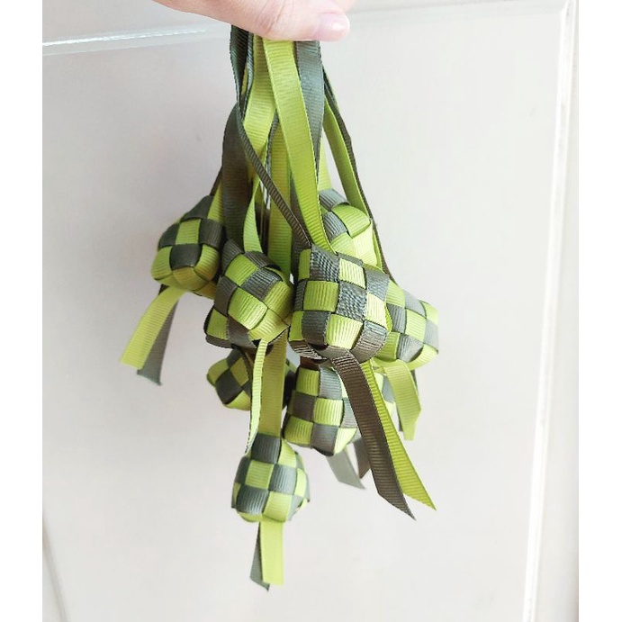 

Hiasan Ketupat Mini Decor Pita Grossgrain Premium