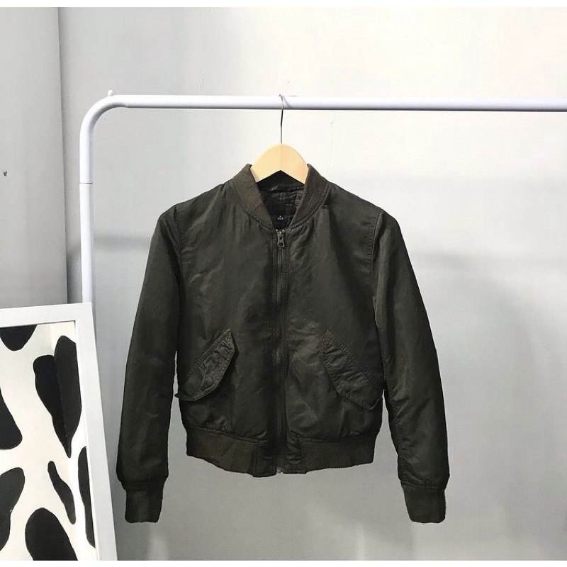 preloved bomber uniqlo / bomber jaket / preloved uniqlo