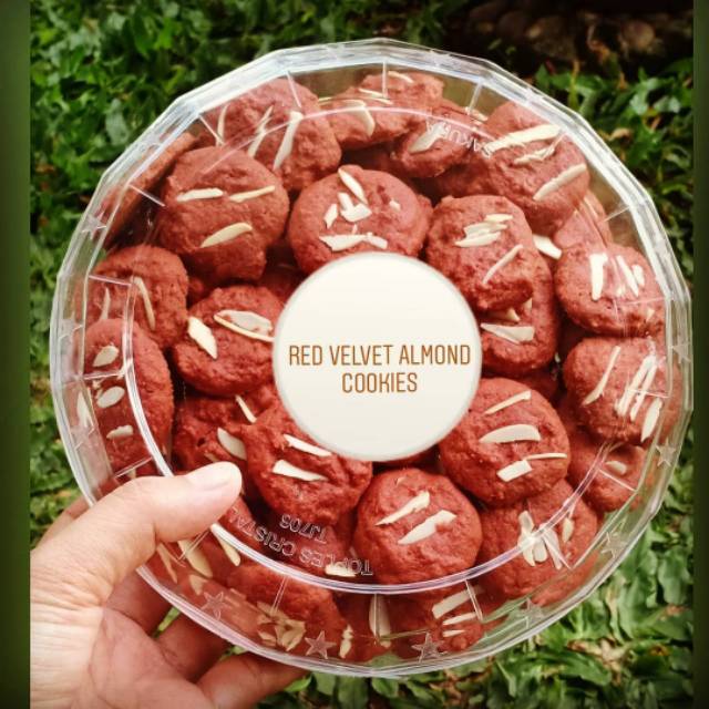 

Red Velvet almond cookies