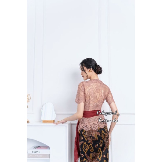 SATU SET KEBAYA BALI KEBAYA LENGAN PENDEK MOTIF BUNGA KEBAYA ICE MILO KEBAYA RAYA MODERN