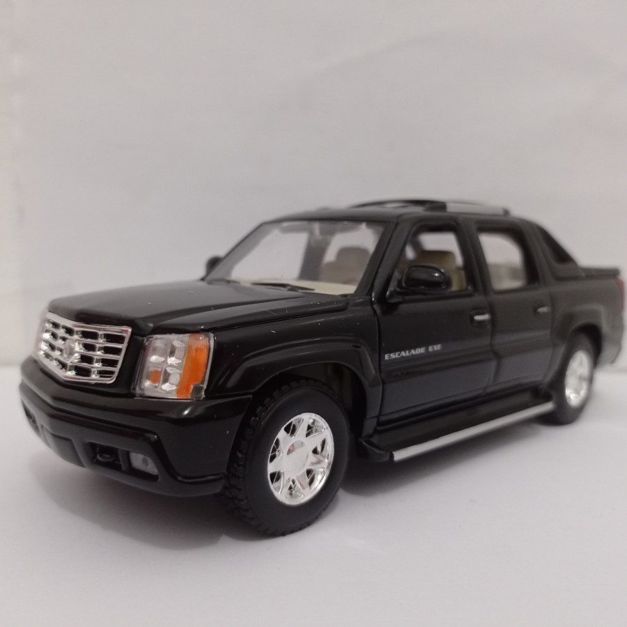 Diecast Cadillac Escalade EXT Black welly skala 1:24 miniatur mobil koleksi