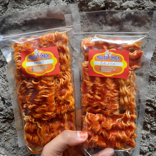 

Cemilan Mie Kriting Bumbu Basah Super Pedas dan Balado