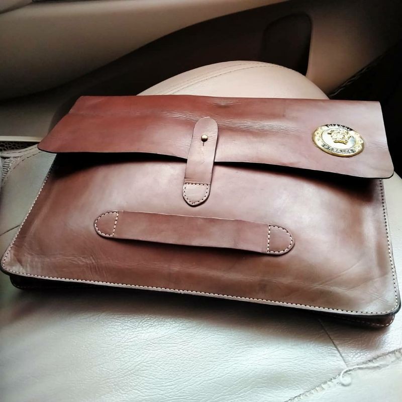 clucth tas tangan pria second kulit asli gianni versace