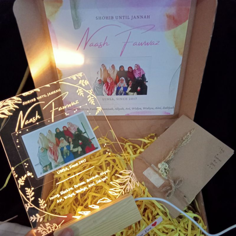 Kado Sahabat Hampers Lampu Tidur Akrilik