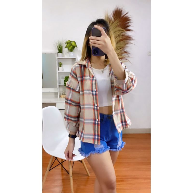 KEMEJA OVERSIZE WANITA  KEMEJA OSLIN CASUAL BLOUSE KOTAK KOTAK FLANEL WANITA BAHAN KATUN PREMIUM LENGAN PANJANG FULL KANCING KEKINIAN TERBARU KOREA KOREAN STYLE WANITA CEWEK TARTAN TWO TONE CROP TOP THRIFT  KEMEJA GUILEN LENGAN BALON SIZE L LD 90 Cm-Cream kotak nissa