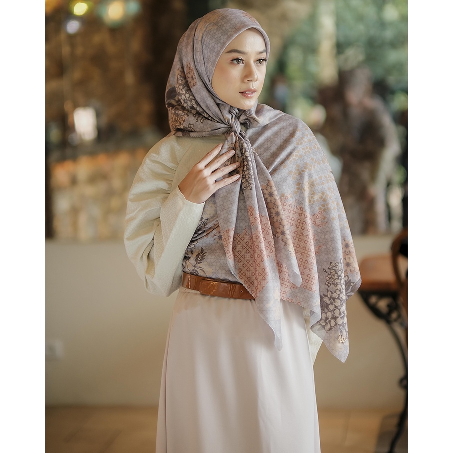 LOUISALUNA - Emina - Hijab Voal Segiempat - Jilbab Motif Wanita