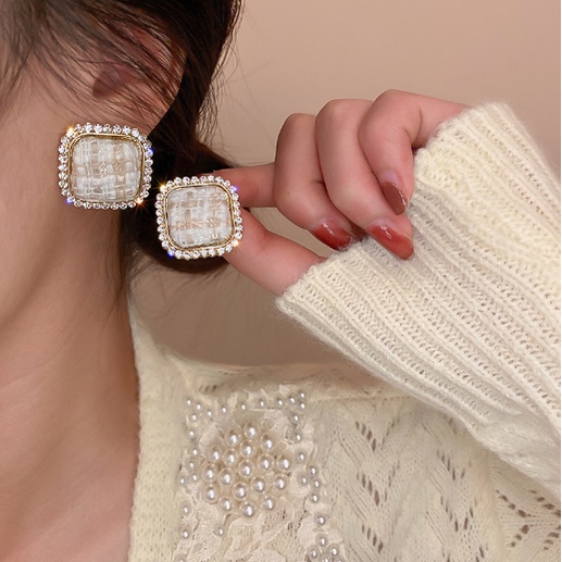 ANTING KOREA WANITA RETRO TITANIUM DIAMOND ELEGANT ANTING TUSUK ANTI KARAT GIWANG AKSESORIS ANTING FASHION IMPORT ANT61