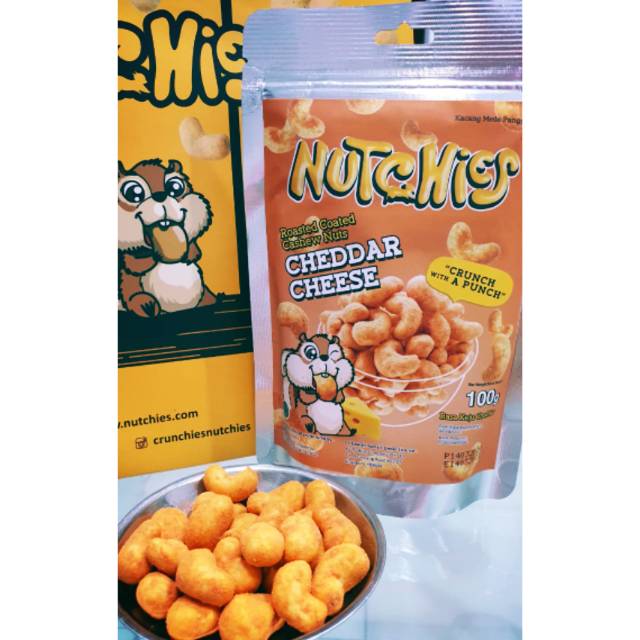 

Kacang mede panggang NUTCHIES rasa cheddar cheese