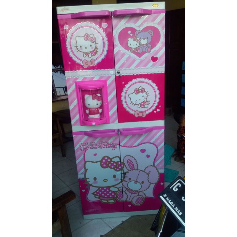 almari plastik naiba boneka