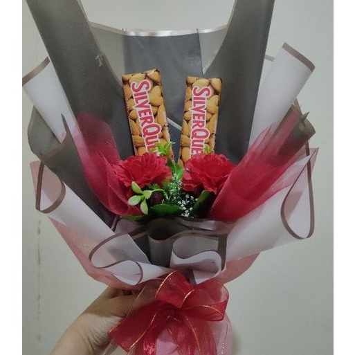 

Buket Bunga Coklat Silverqueen Birthday/Anniversary/ Graduation/Wisuda/Valentine/ Suvenir