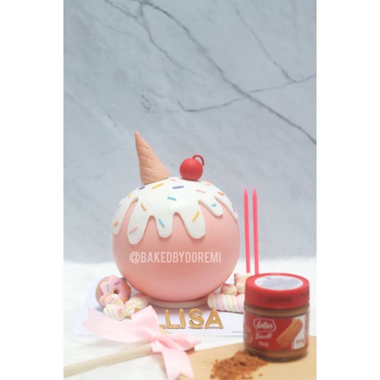 

Pinata Cake (sphere)