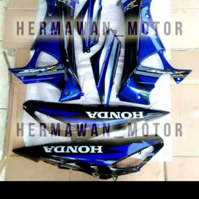 Body samping plus sayap supra x 125 lama warna biru hitam