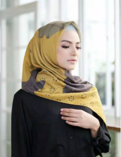 HIJAB VOAL SEGIEMPAT MOTIF || Pulau Helen