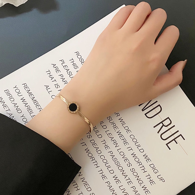 Korea Gelang Titanium Wanita Anti Karat Angka Romawi, Liontin Semanggi Bangle Couple Pasangan Sahabat Bracelet