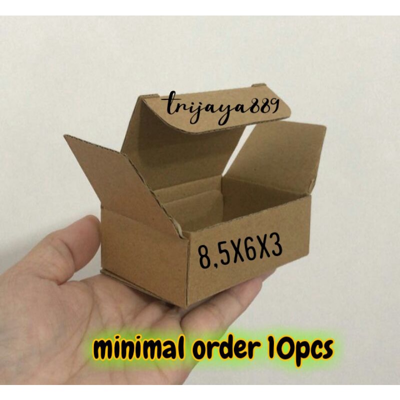 

kardus box diecut uk. 8,5x6x3 DIECUT