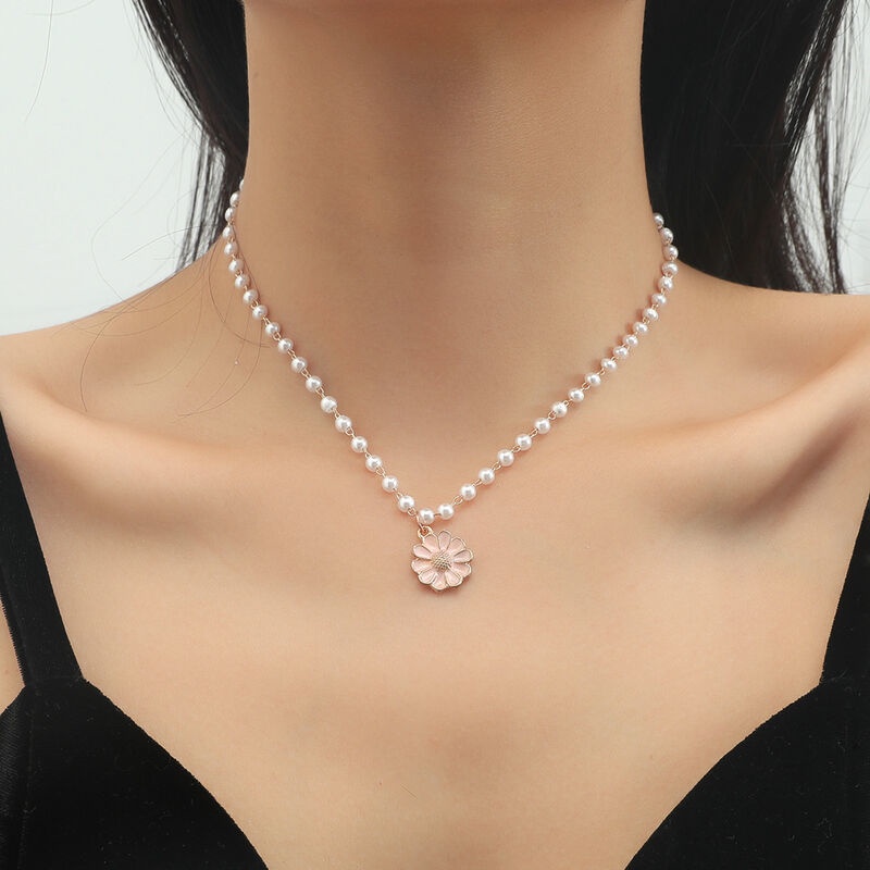 Kalung Rantai Liontin Bunga Mutiara Putih Elegan Untuk Wanita