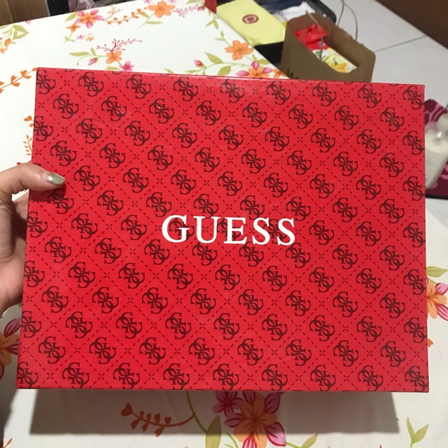sepatu guess