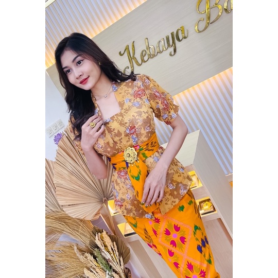 Kebaya Bali Sifon Motif Bunga Pendek Balon