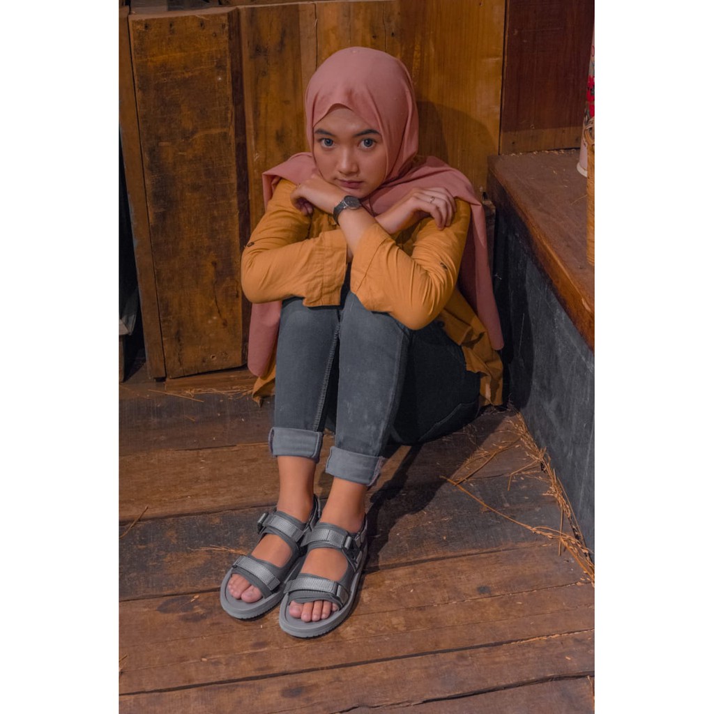 SANDAL WANITA GUNUNG VOLKERFOOTWEAR CUTTER ABU ABU