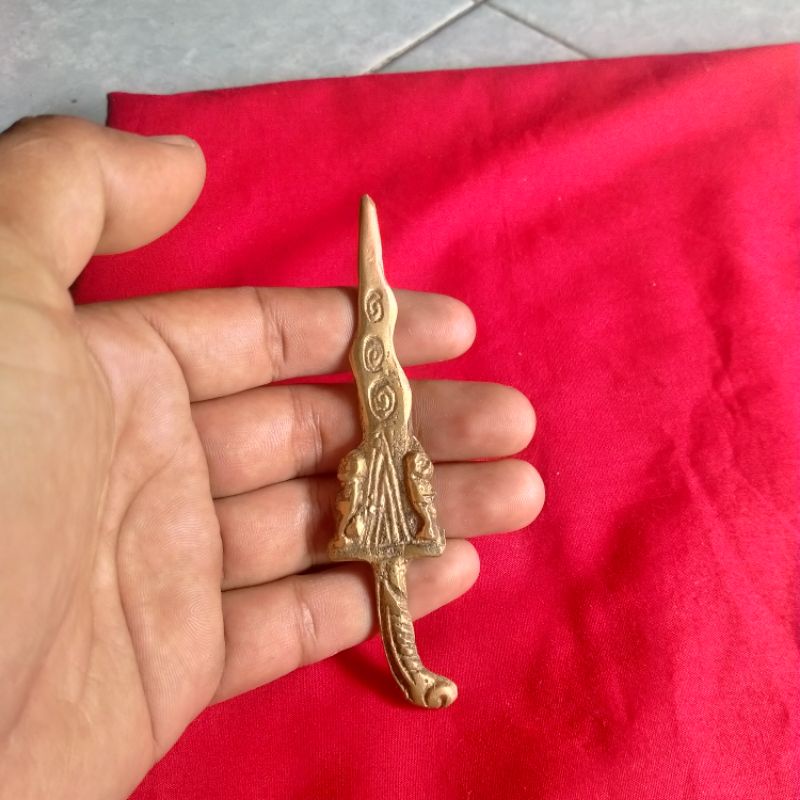 Keris putut kembar kuningan pamor puser bumi