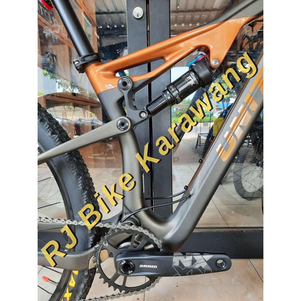 Sepeda MTB United Epsilon C1 29 er 12 Speed Carbon 29er