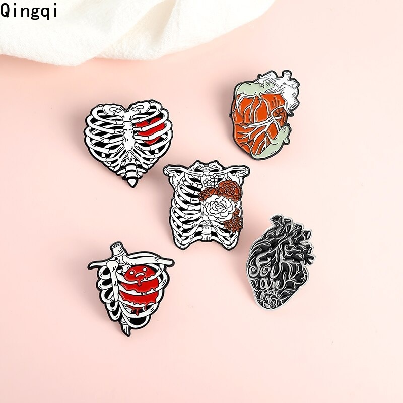 Bros Pin Enamel Bentuk Hati Dan Bunga Mawar Gaya Gothic Punk Untuk Hadiah Halloween