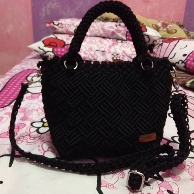 Tas tali kur catur hitam