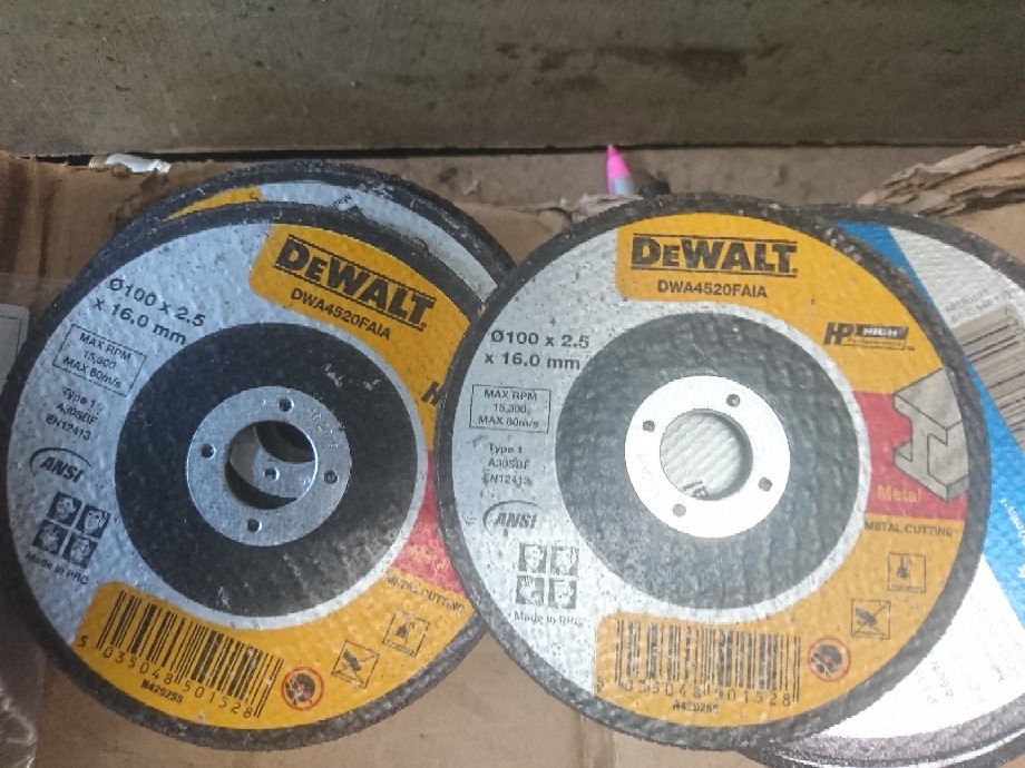 Dewalt Mata Gerinda Potong Besi 4 Inch Dwa4520faia A30sbf,original!!