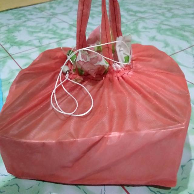 

tas hajatan serut ukuran box 20x20cm..tipis