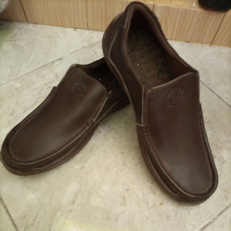 SEPATU KULIT COWOK