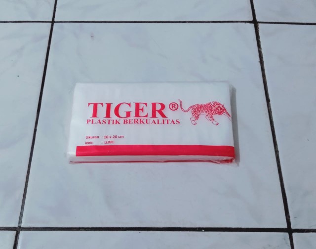 Plastik Pe / Plastik Es Ukuran 10x20 12x25