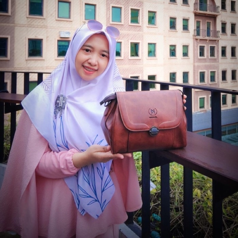 Tas Selempang Wanita Pertiwi by Moonzaya Brand Lokal Original