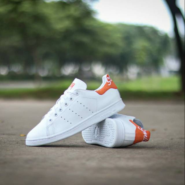 stan smith white orange