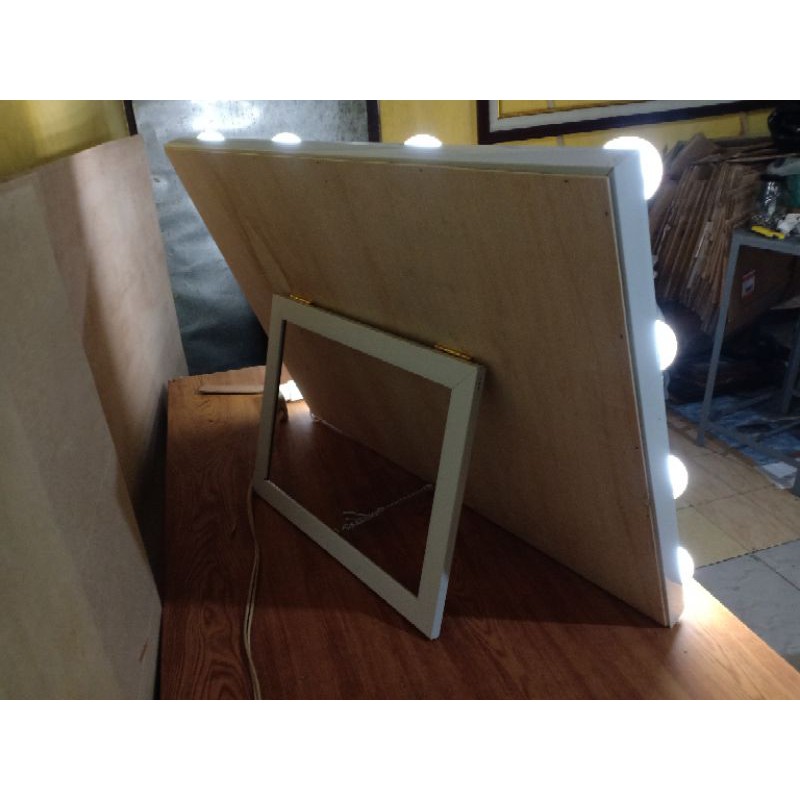 TERMURAH !! cermin meja rias uk 50x70 /40x60 /40x50  lampu (vanity miror)