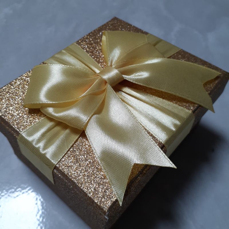 HARDBOX GIFTBOX GOLD EMAS BLINGBLING KOTAK KADO Custom Size dan Warna Box Hadiah