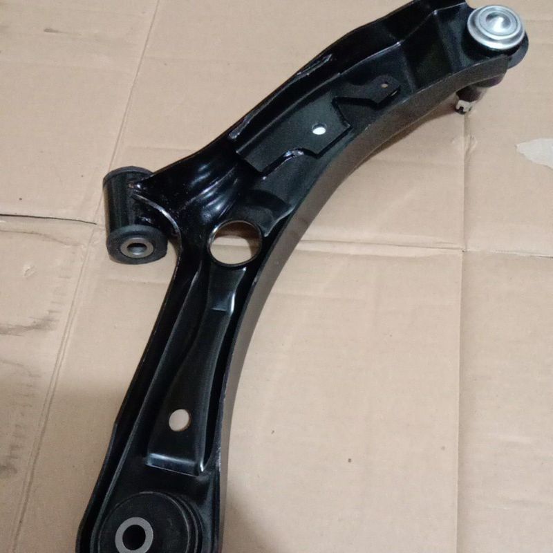 LOWER ARM FRONT RH ERTIGA