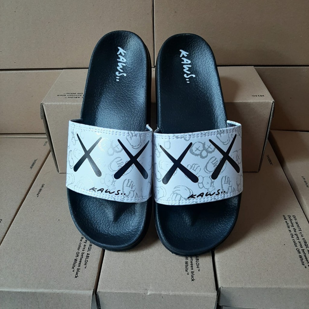 SANDAL SLIDE ON KAWS