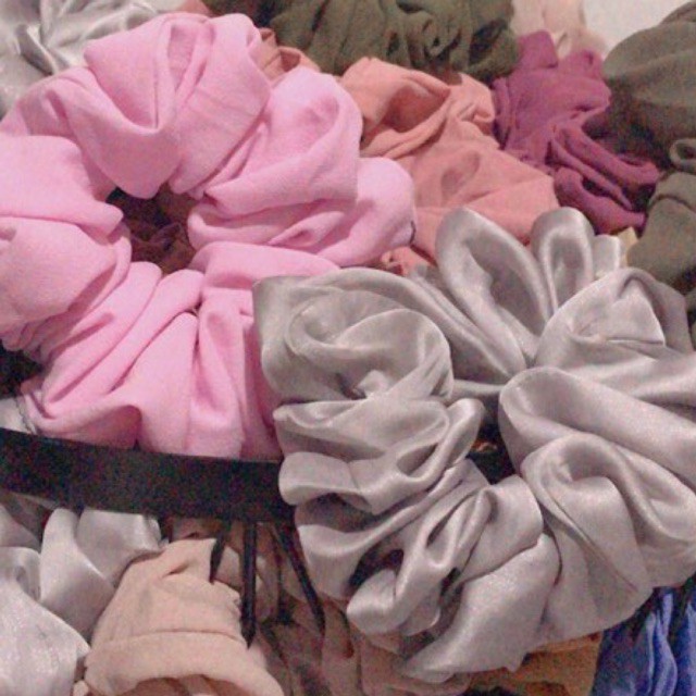 scrunchi / crunchy / ikat rambut kain (RANDOM)